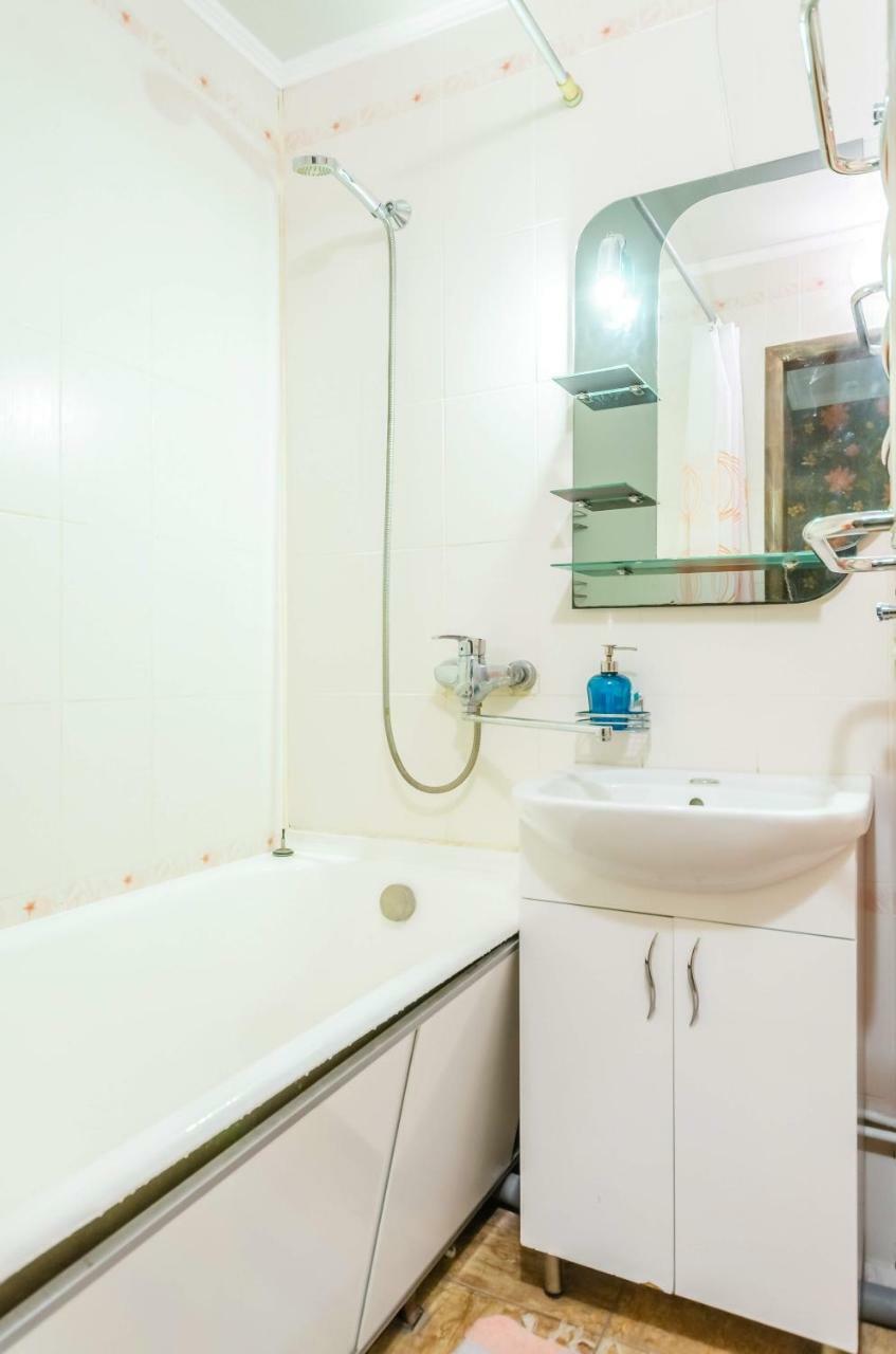 Kozzy Apartment In Kiev City Center Lu7 Luaran gambar